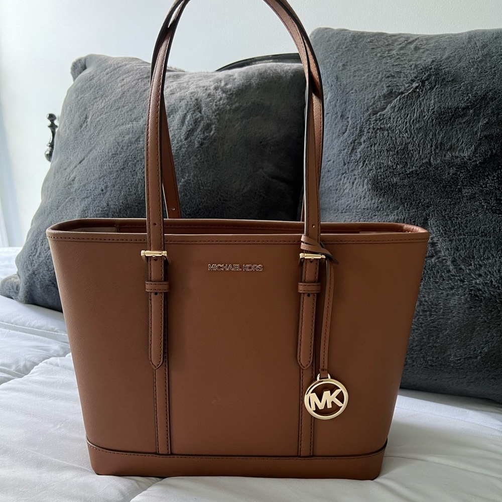 Michael Kors jet set shoulder tote
